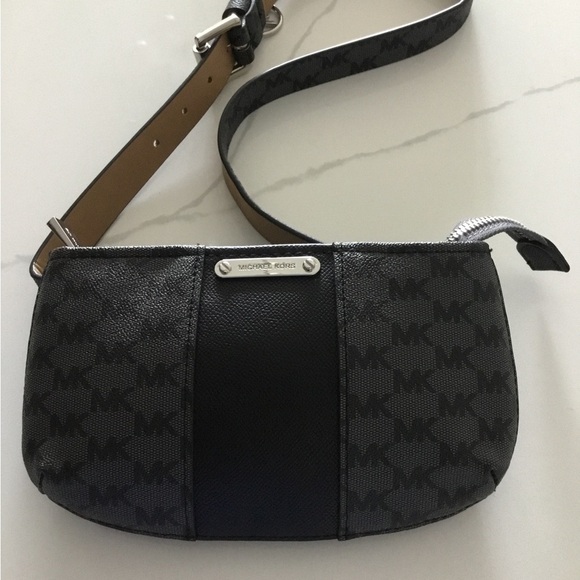 Michael Kors Jet Set Belt Bag Fanny Pack Crossbody Bag -Black w/Silver Hardware - Picture 1 of 6
